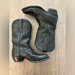 Size 7.5 women’s Tecovas